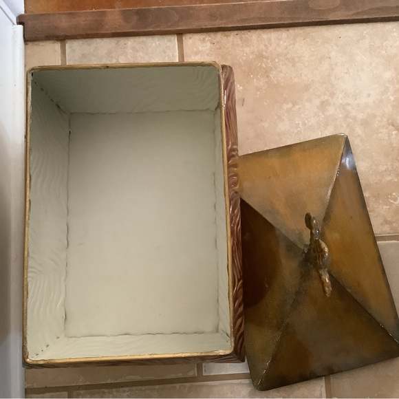 Decorative fleur de lis box. Dark gold & dark coral tiger stripe design. - Picture 6 of 7